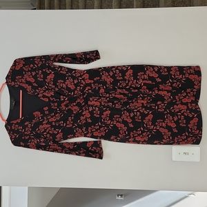 Tahari Floral V-Neck Dress Black Red 3/4 Sleeves Women's Size 4